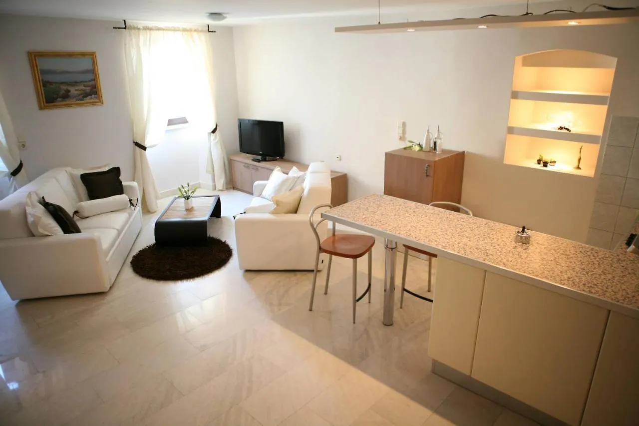 Apartments Filip & Viktoria In The Center Of Trogir 0*,